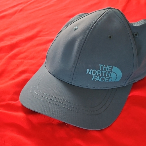 The North Face Gray Hat Classic Design - Picture 1 of 4